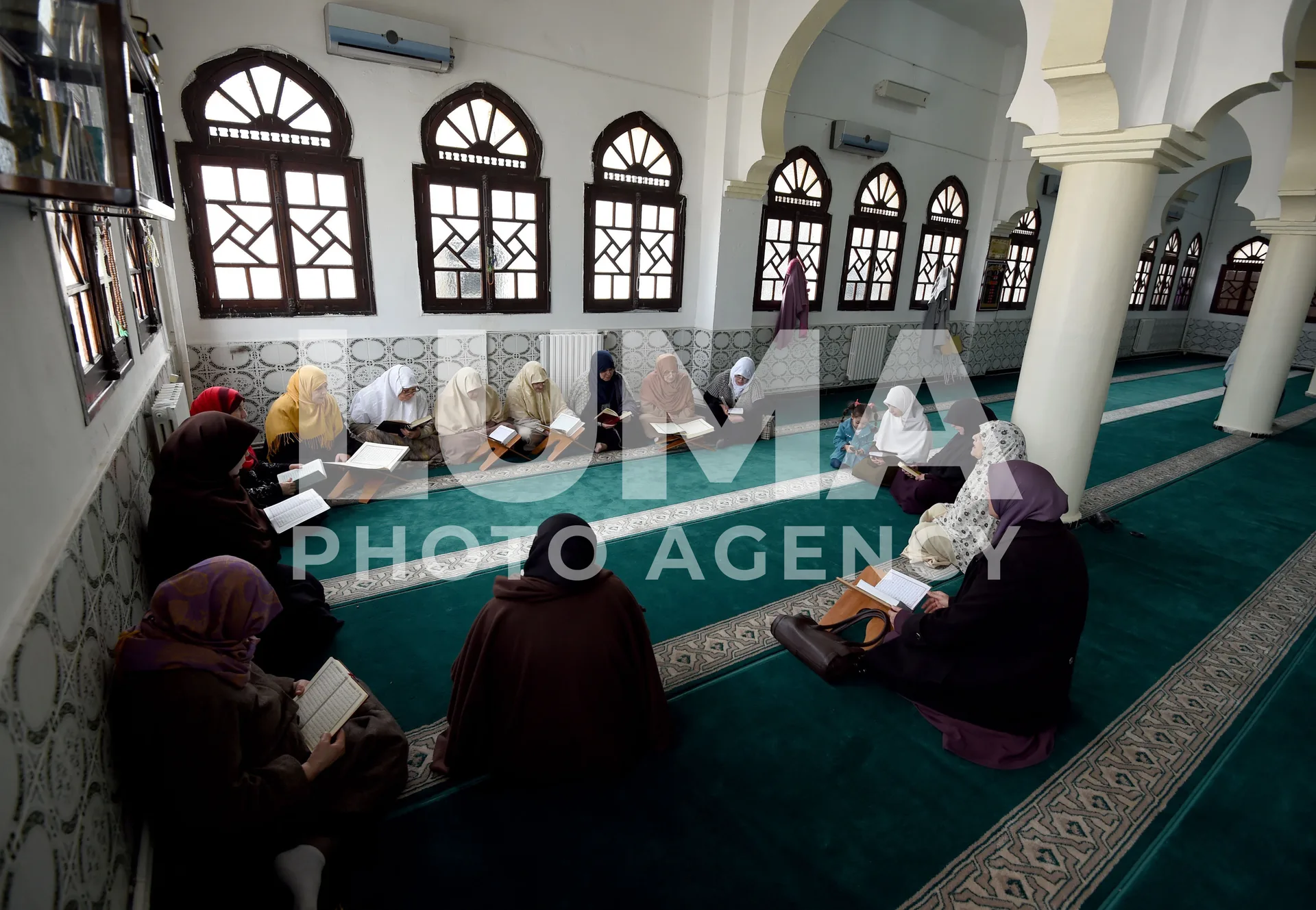 الجزائر - المرأة - الدين