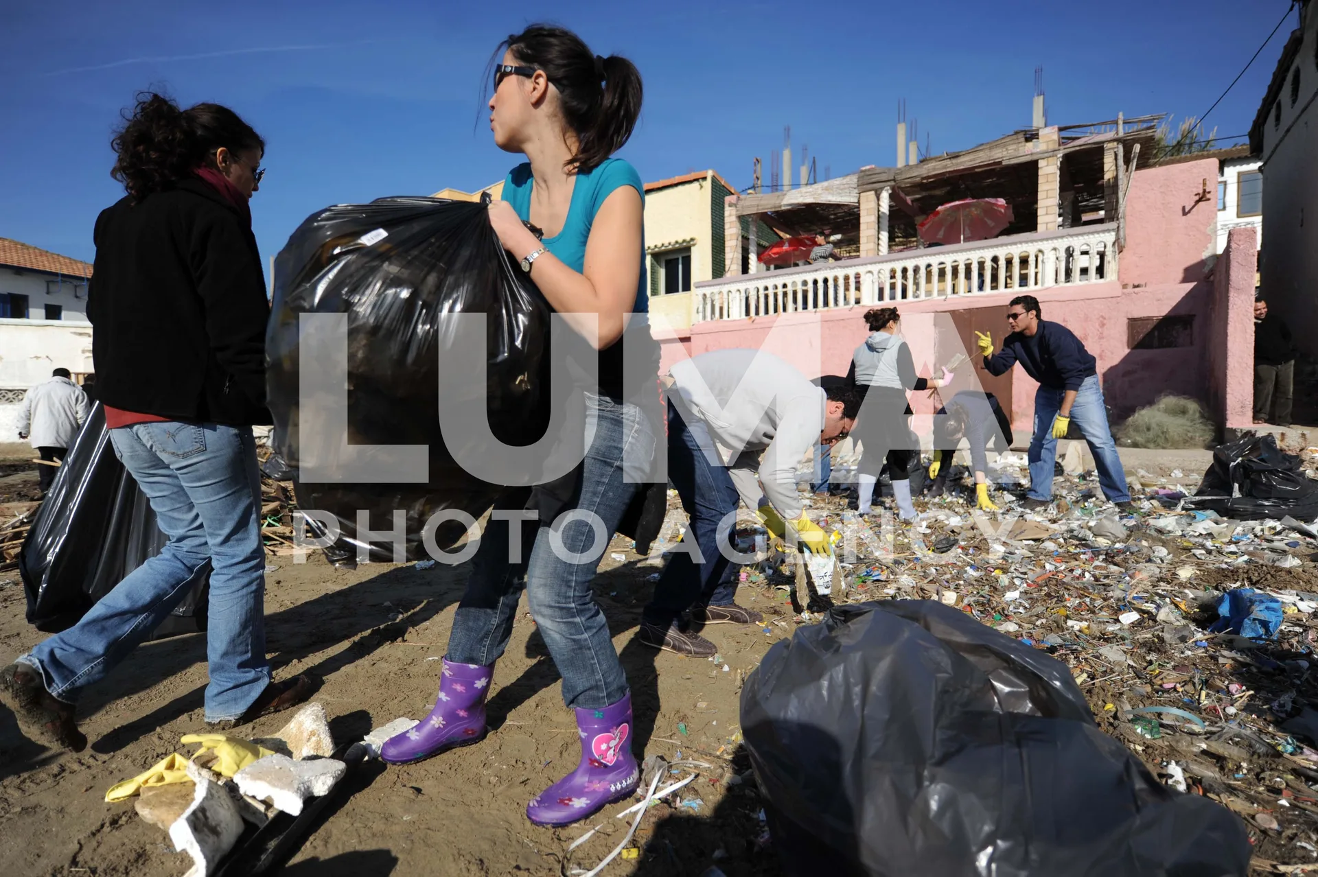 Beach clean-up in Tamenfoust
