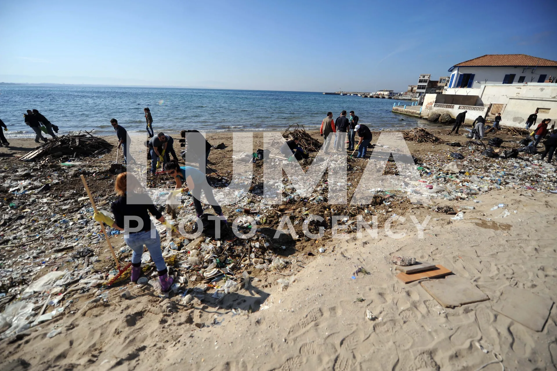 Beach clean-up in Tamenfoust