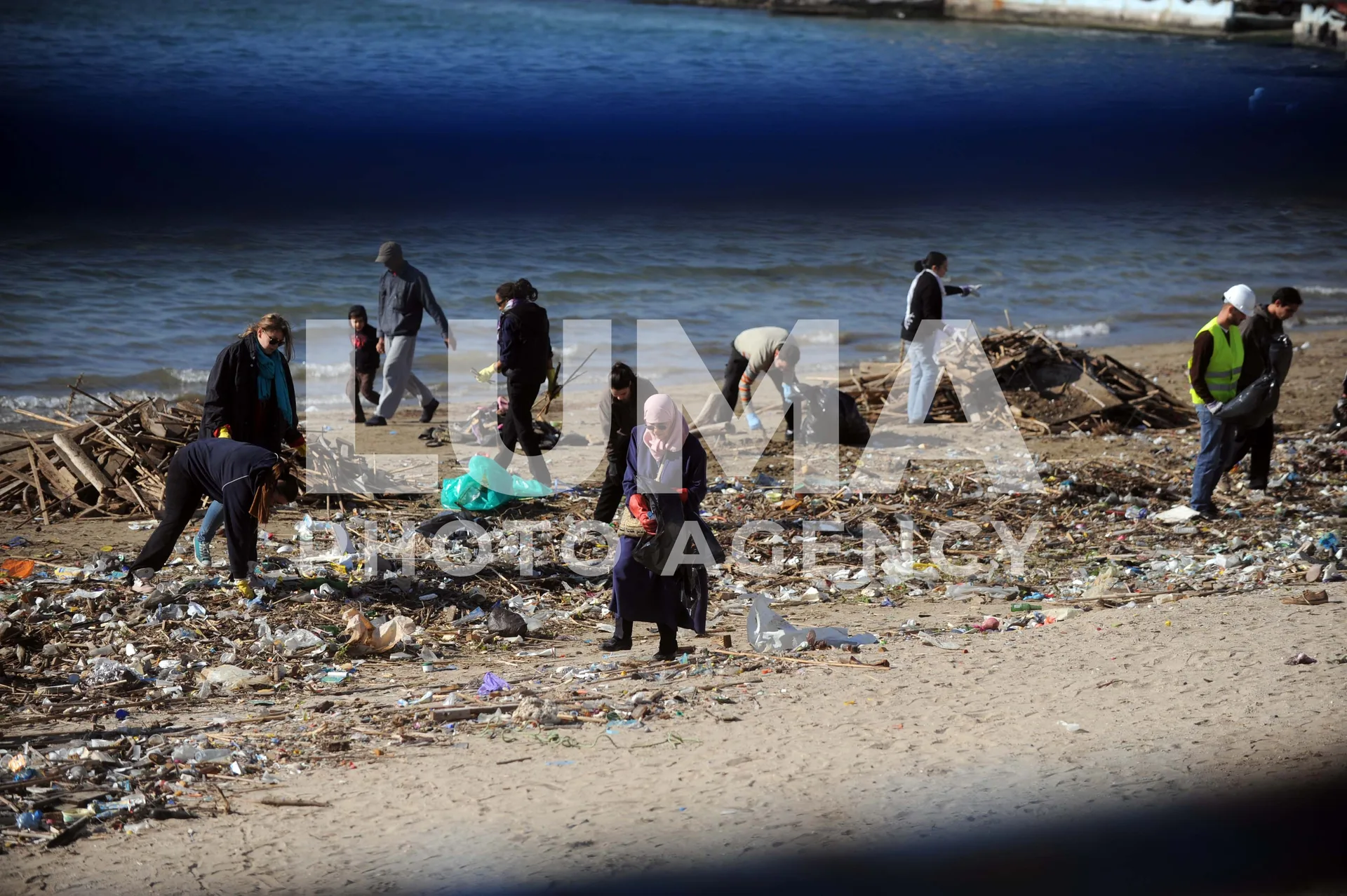 Beach clean-up in Tamenfoust