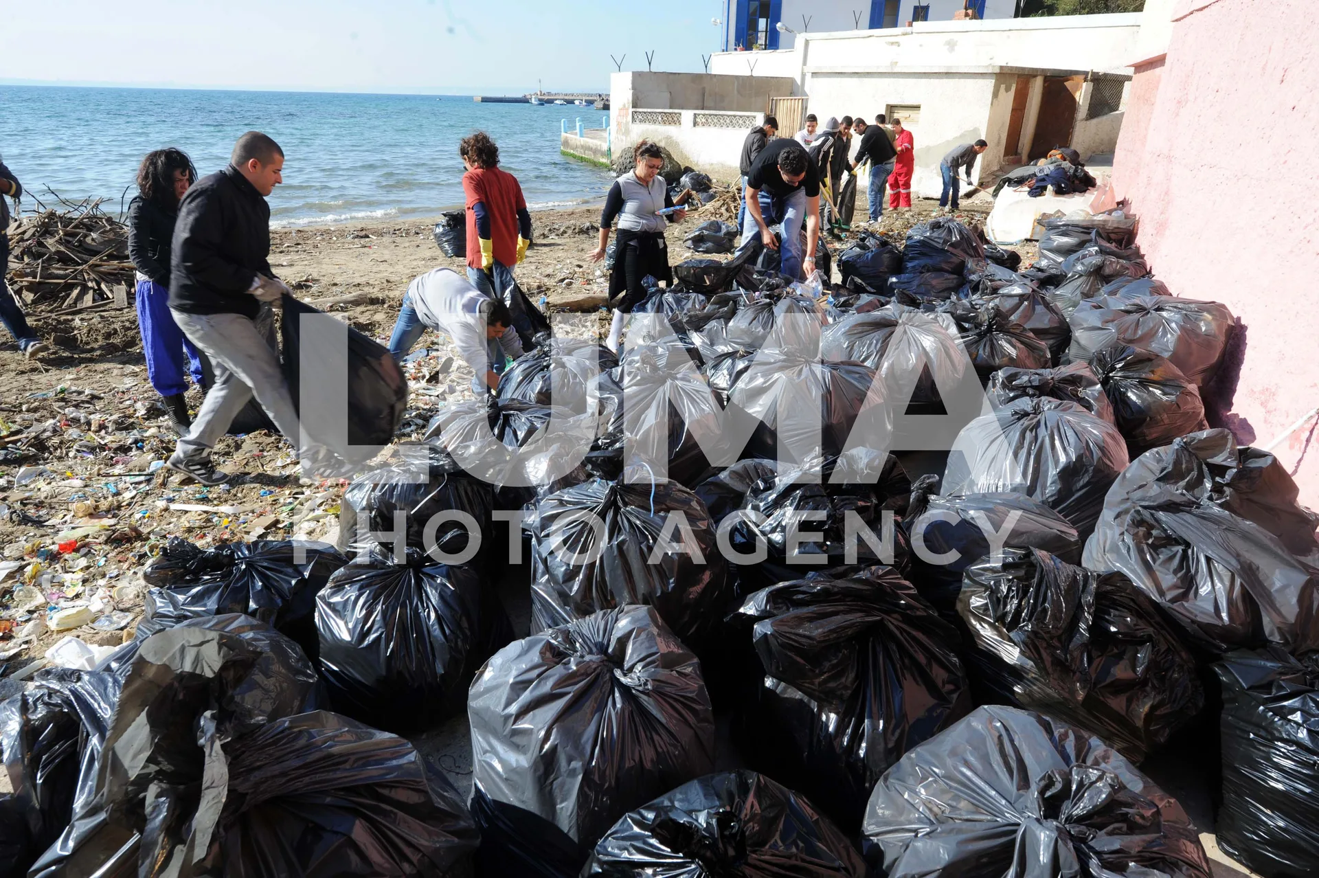 Beach clean-up in Tamenfoust