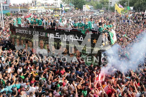 The heroes return to Algiers
