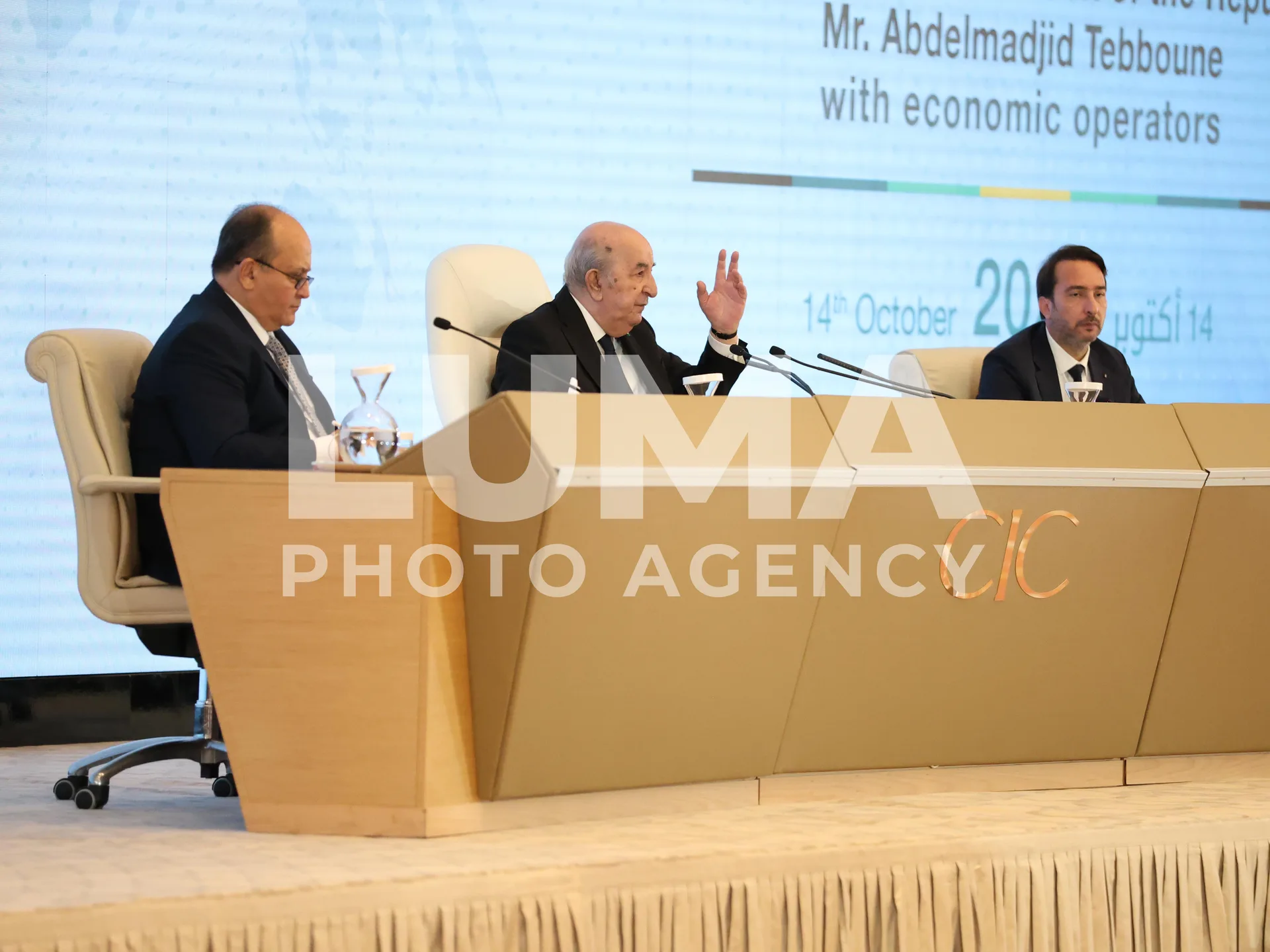 تبون يلتقي المتعاملين الاقتصاديين بالمركز الدولي للمؤتمرات